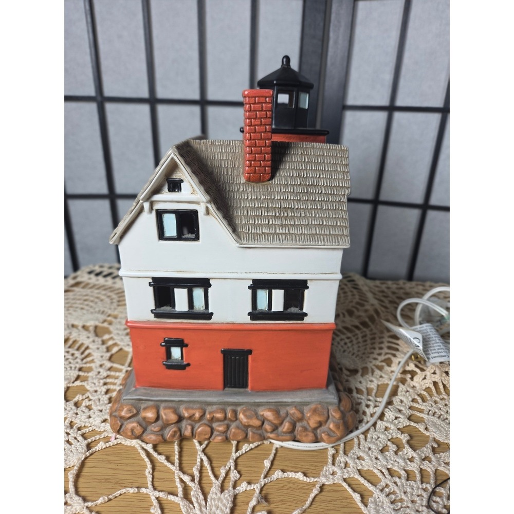 Lefton Round Island Michigan Lighthouse 1895 Figurine Lighted 10969 1996 - Picture 6 of 16